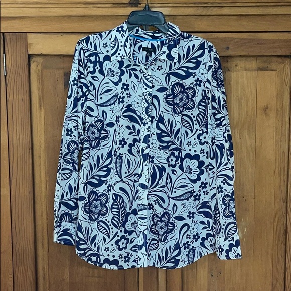 Talbots Tops - NWT TALBOTS NAVY & WHITE FLORAL PRINT BUTTON DOWN BLOUSE Sz. L